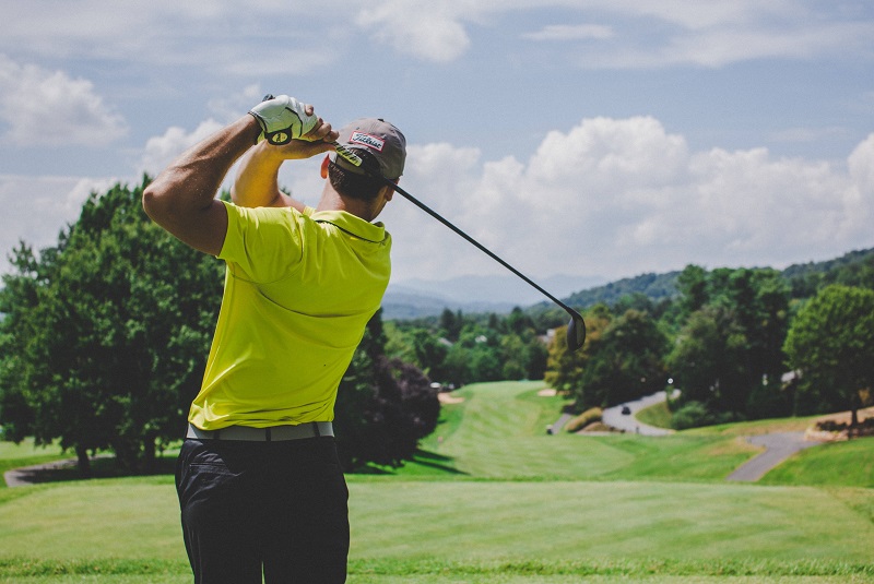 Pros Of Wearing Golf Sunglasses To Your Golf Course