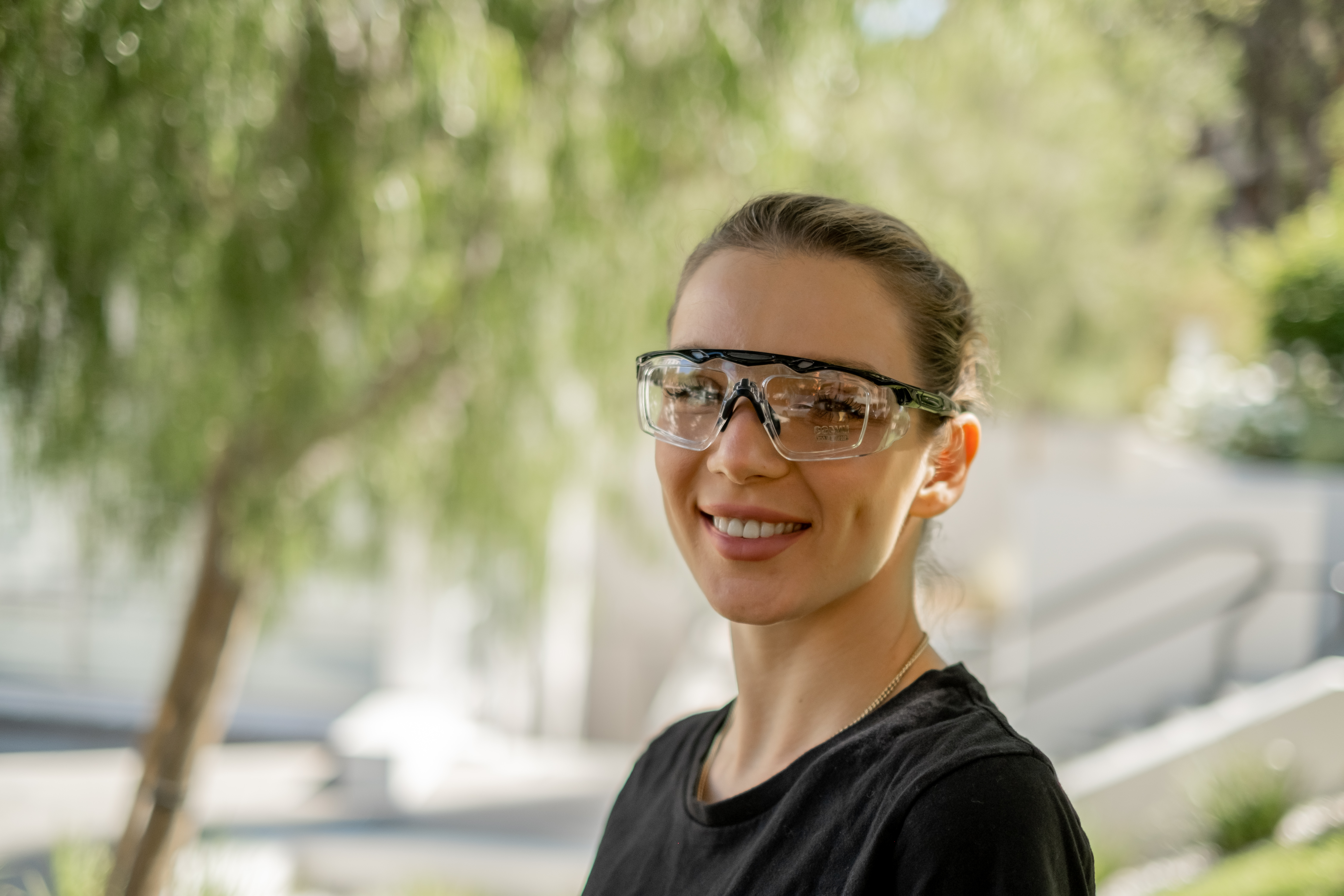 How Wrap-Around Safety Glasses Are Engineered for Extreme Conditions